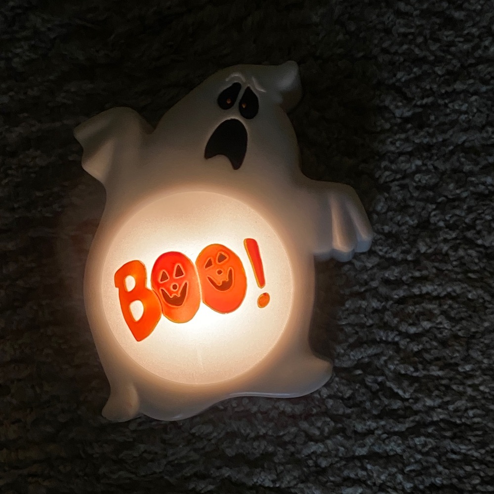 Vintage Halloween Ghost “BOO” push light by JSNY
Works